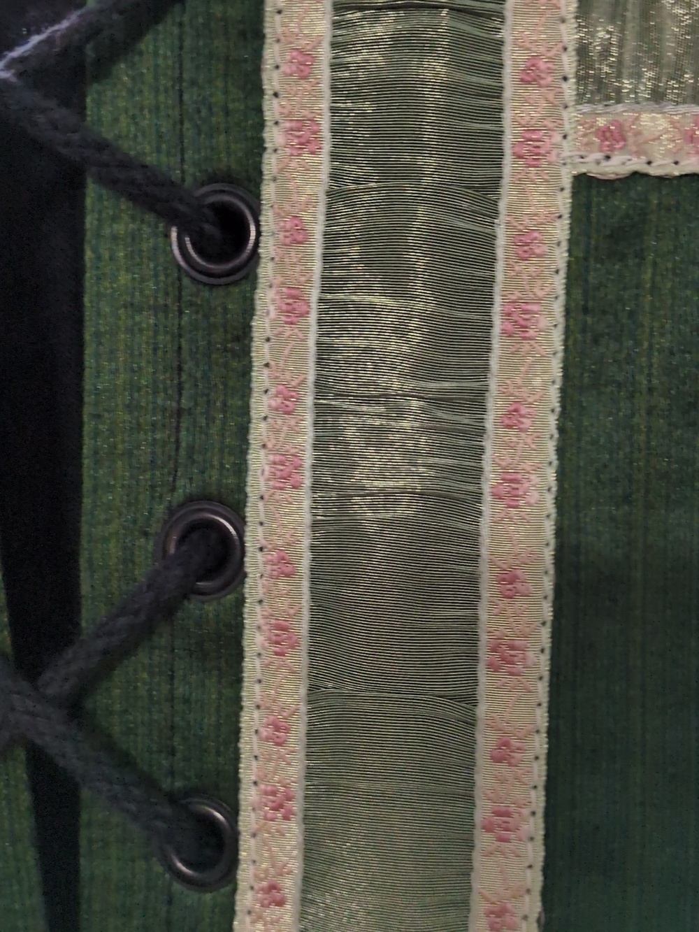 Dark Green Silk Renaissance Costume with Breeches - Picture 8 of 12